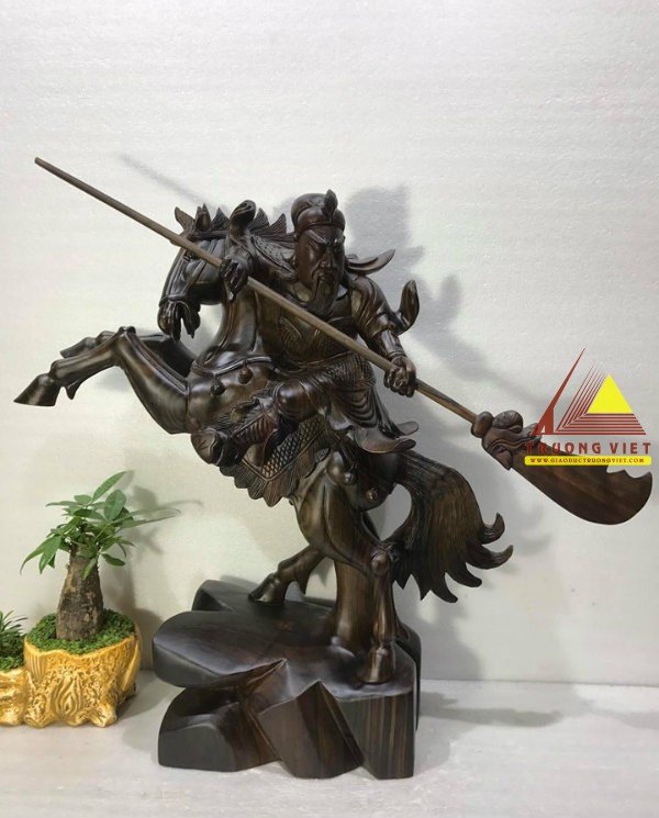 Tượng Quan Công cưỡi ngựa gỗ mun hoa