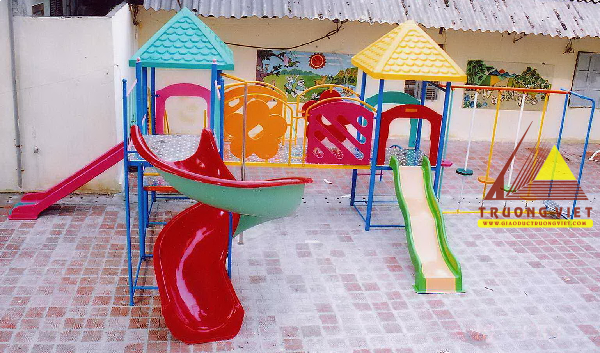 Bộ vui chơi 2 khối cầu trượt xoắn