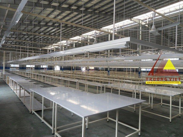 Bàn chuyền khoét 1 bên